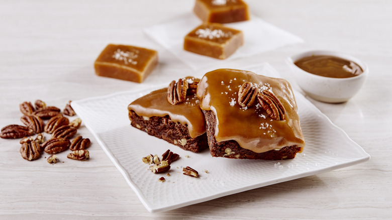 Caramel nut brownie