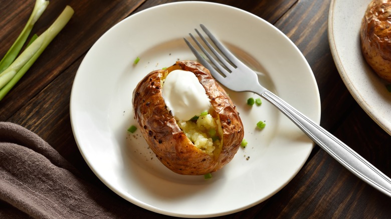 Baked potato with sour cream