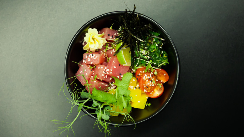 Poke bowl with raw tuna