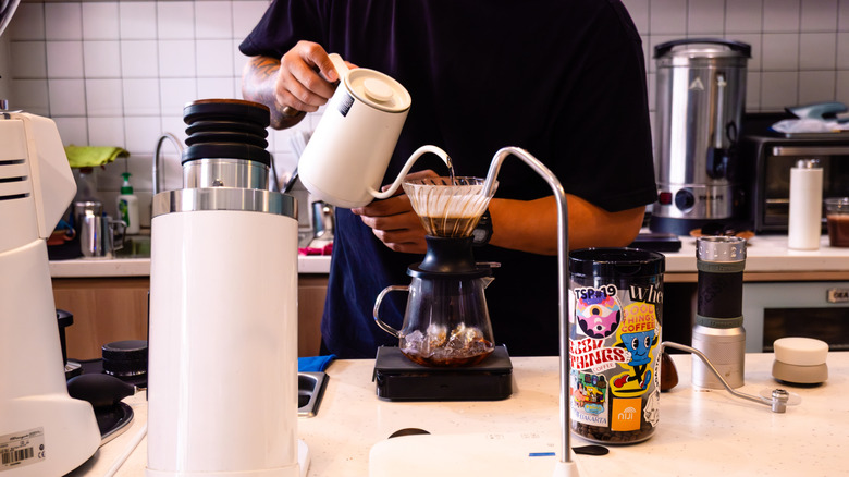 barista preparing iced pour over