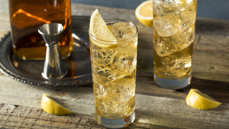 Highball made with scotch and ginger ale garnished with a lemon wedge