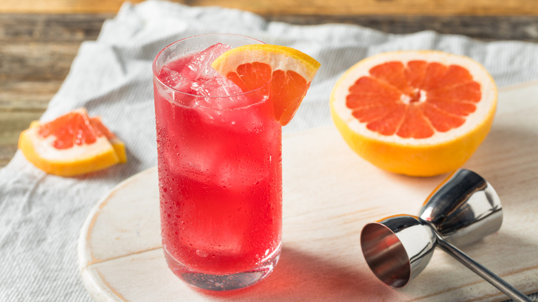 sea breeze cocktail with grapefruit