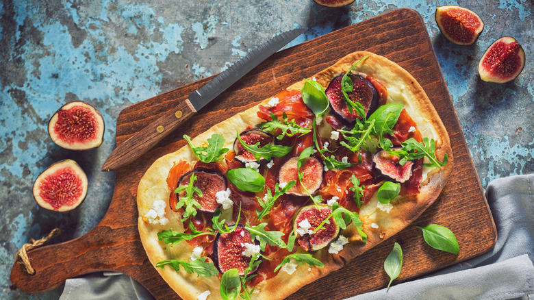 flatbread pizza with fresh ingredients