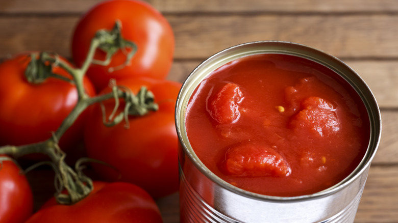 Canned tomatoes and fresh tomatoes