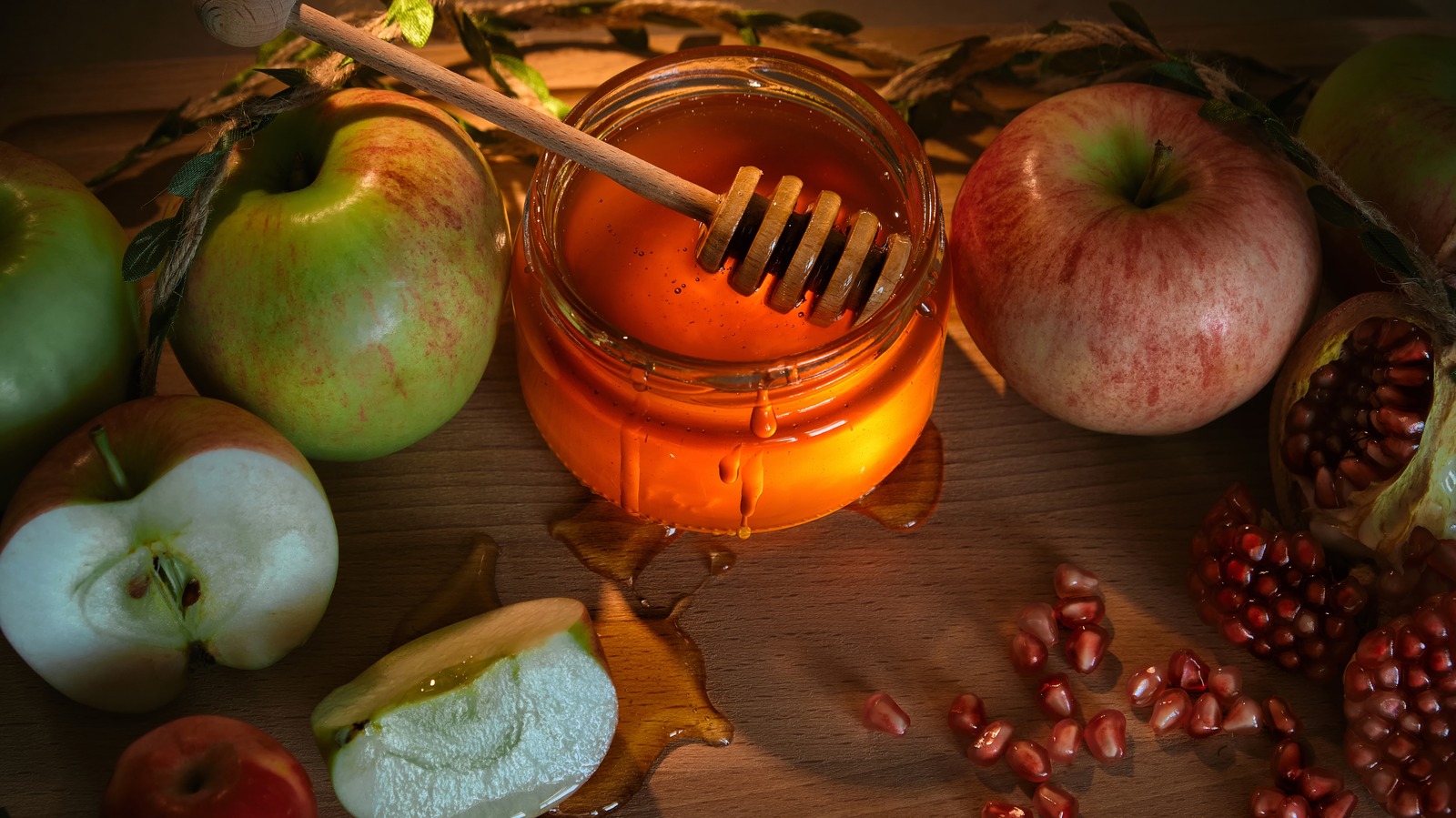 Why Apples And Honey Are A Classic Treat On Rosh Hashanah