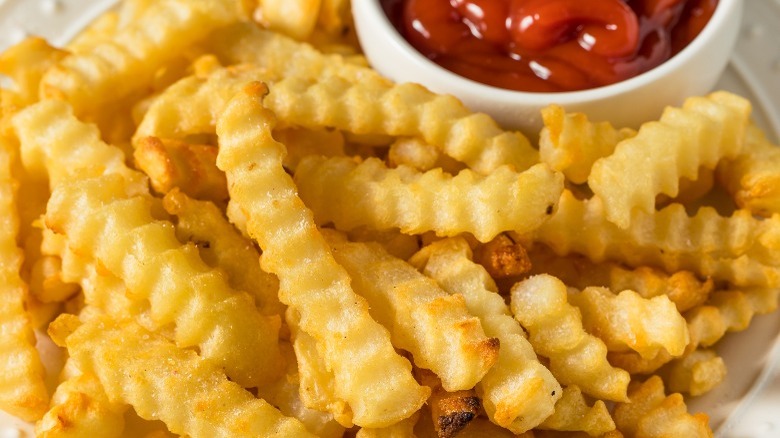 Crinkle fries with ketchup