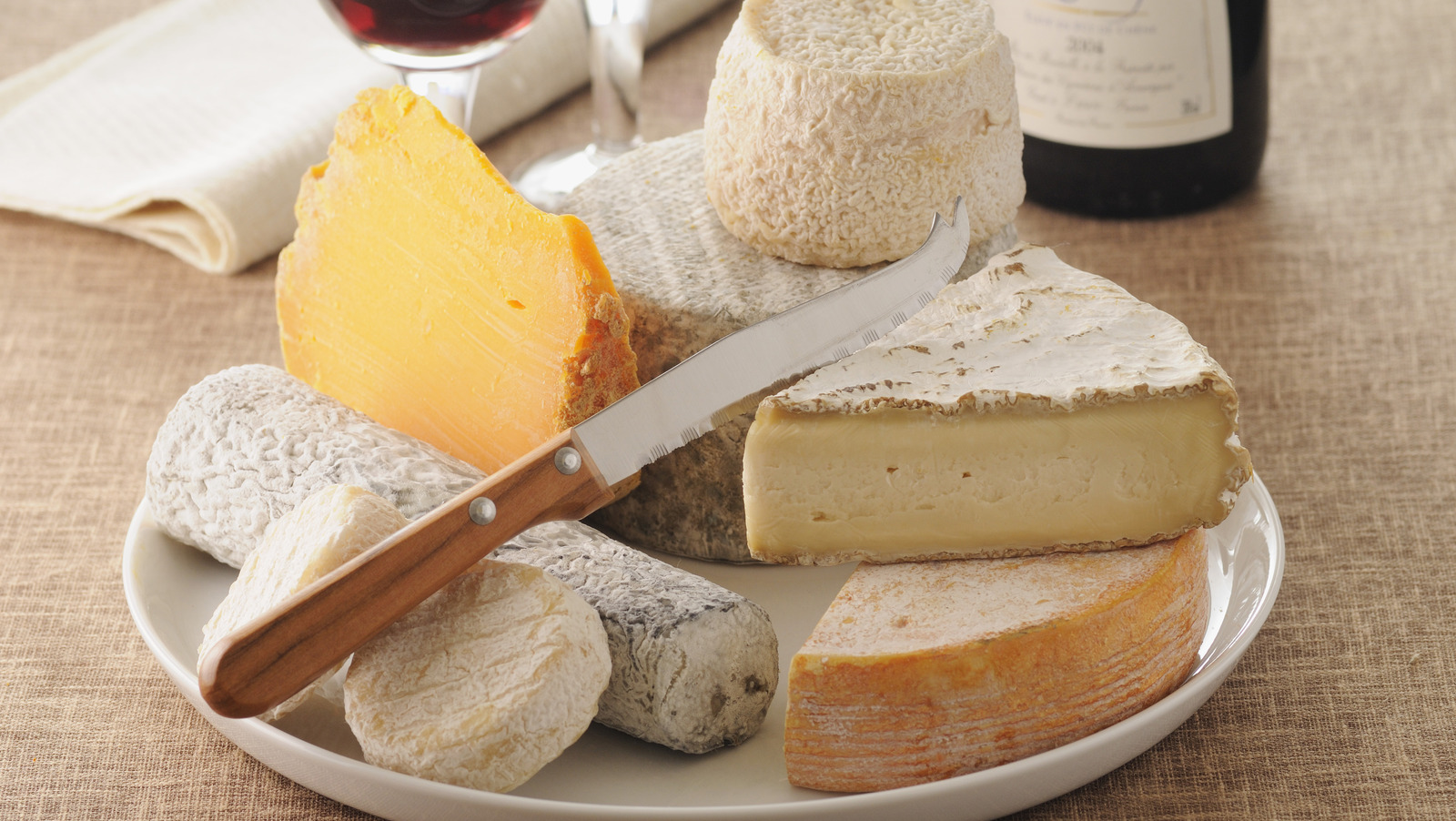 Warum in Frankreich nach dem Abendessen Käsebretter serviert werden