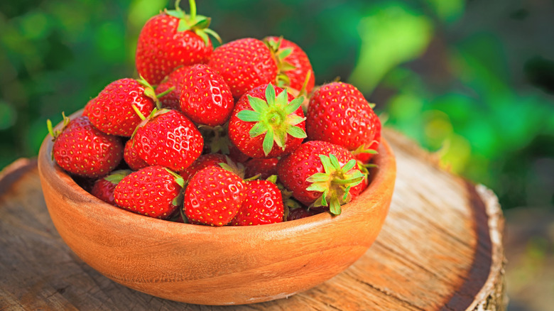 Bowl of ripe strawberries