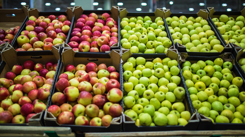 apples at a grocery store