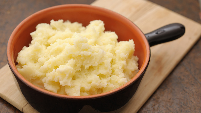 mashed potatoes in pot 