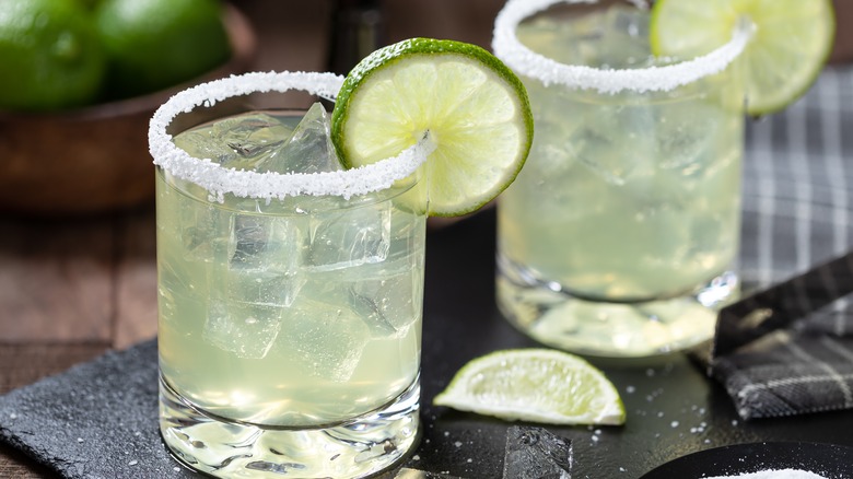 margarita filled with ice