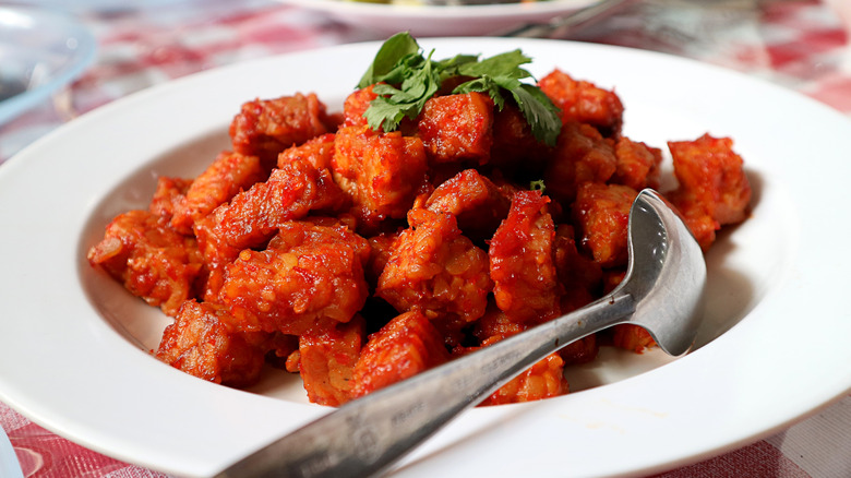 Tempeh stir-fried in ketchup