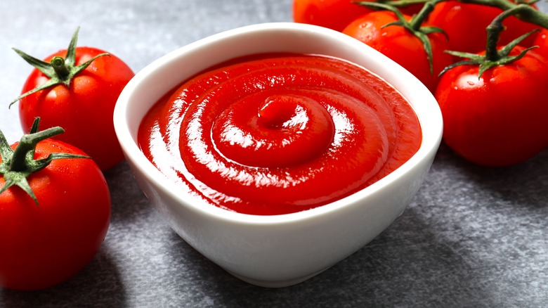 Bowl of ketchup with tomatoes