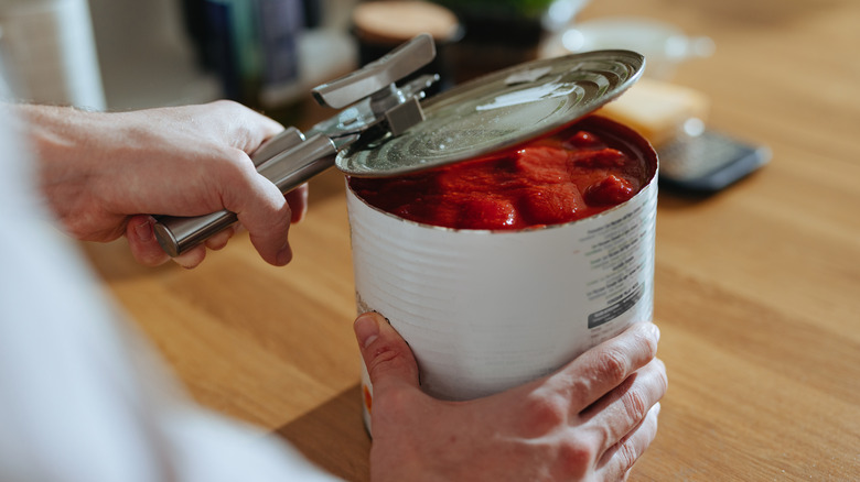 Opening a can of canned tomatoes
