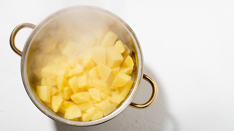 pot of boiled potatoes