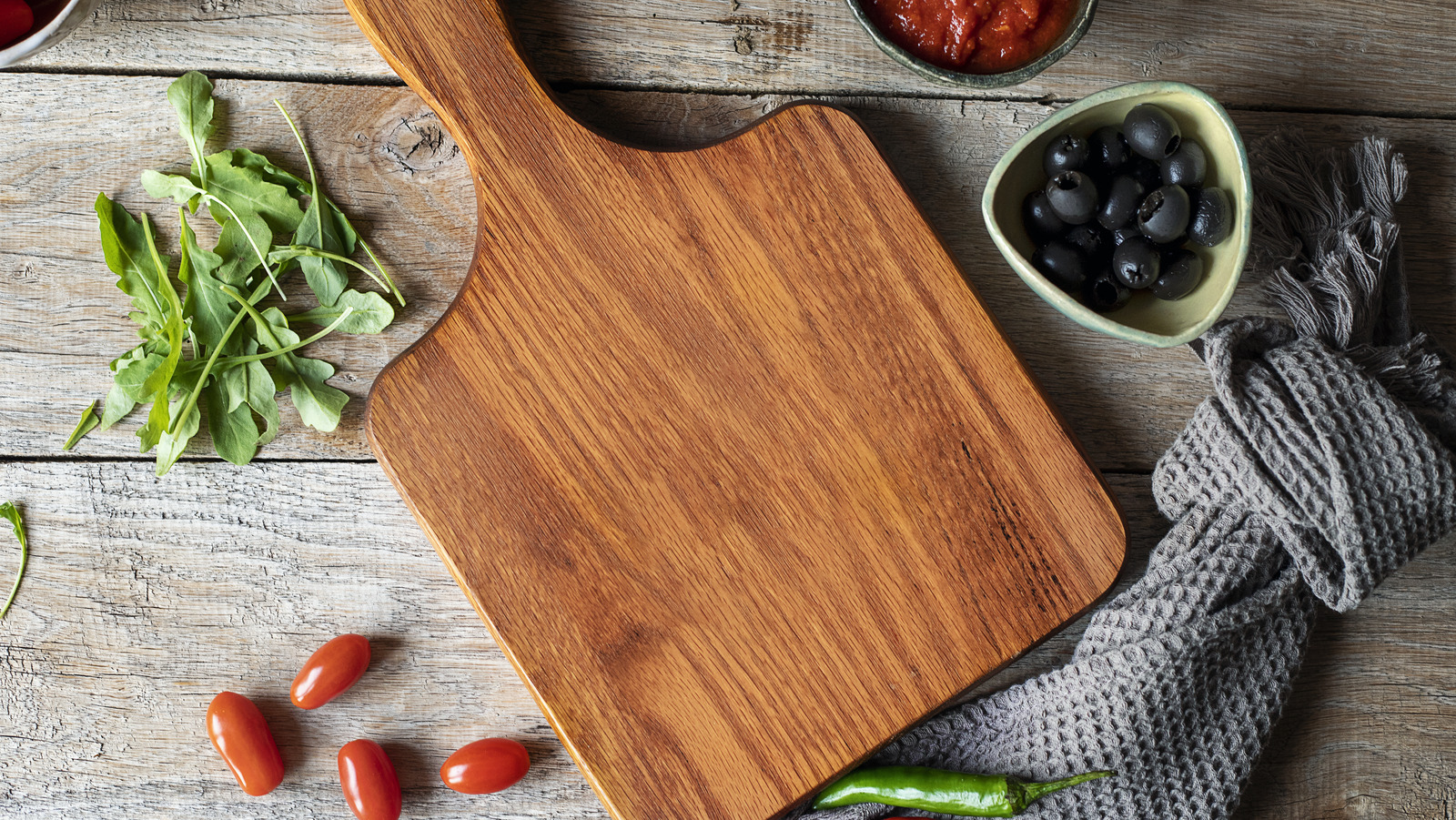 Cutting board outlet with sides