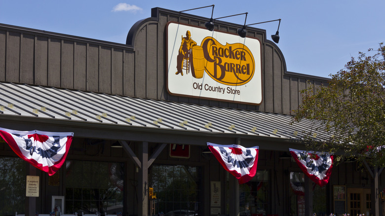 Cracker Barrel old country store facade