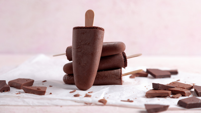 frozen chocolate popsicles