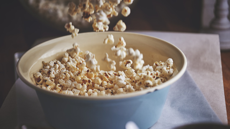 popcorn in blue bowl 