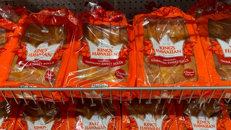 Packages of Hawaiian sweet rolls in a supermarket