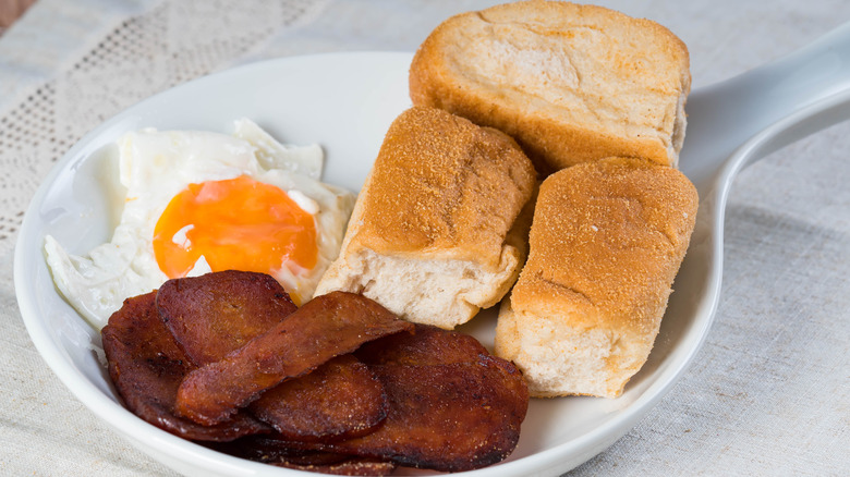 Pandesal with Spam and fried egg