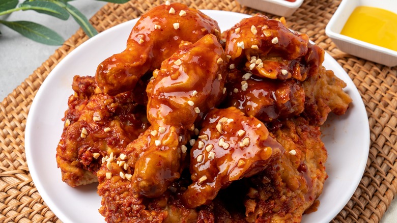 Fried chicken with sauce on plate