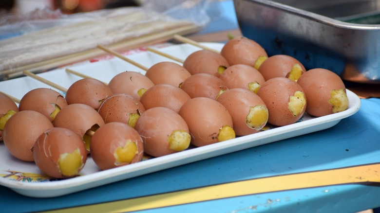 Grilled eggs at a market