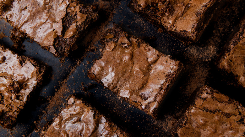 Perfectly cut brownies with crinkly tops