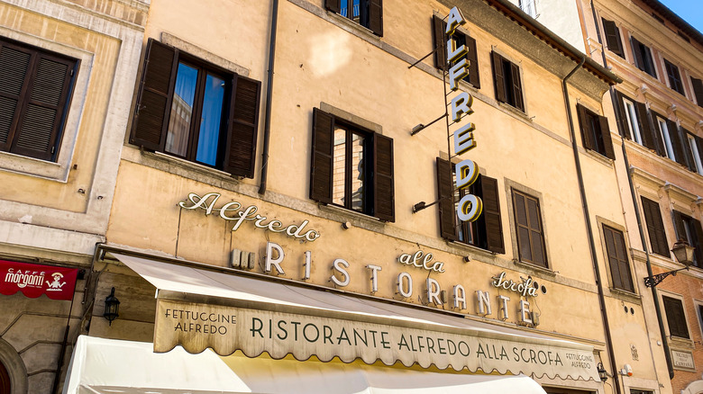 Exterior signage of Alfredo alla Scrofa