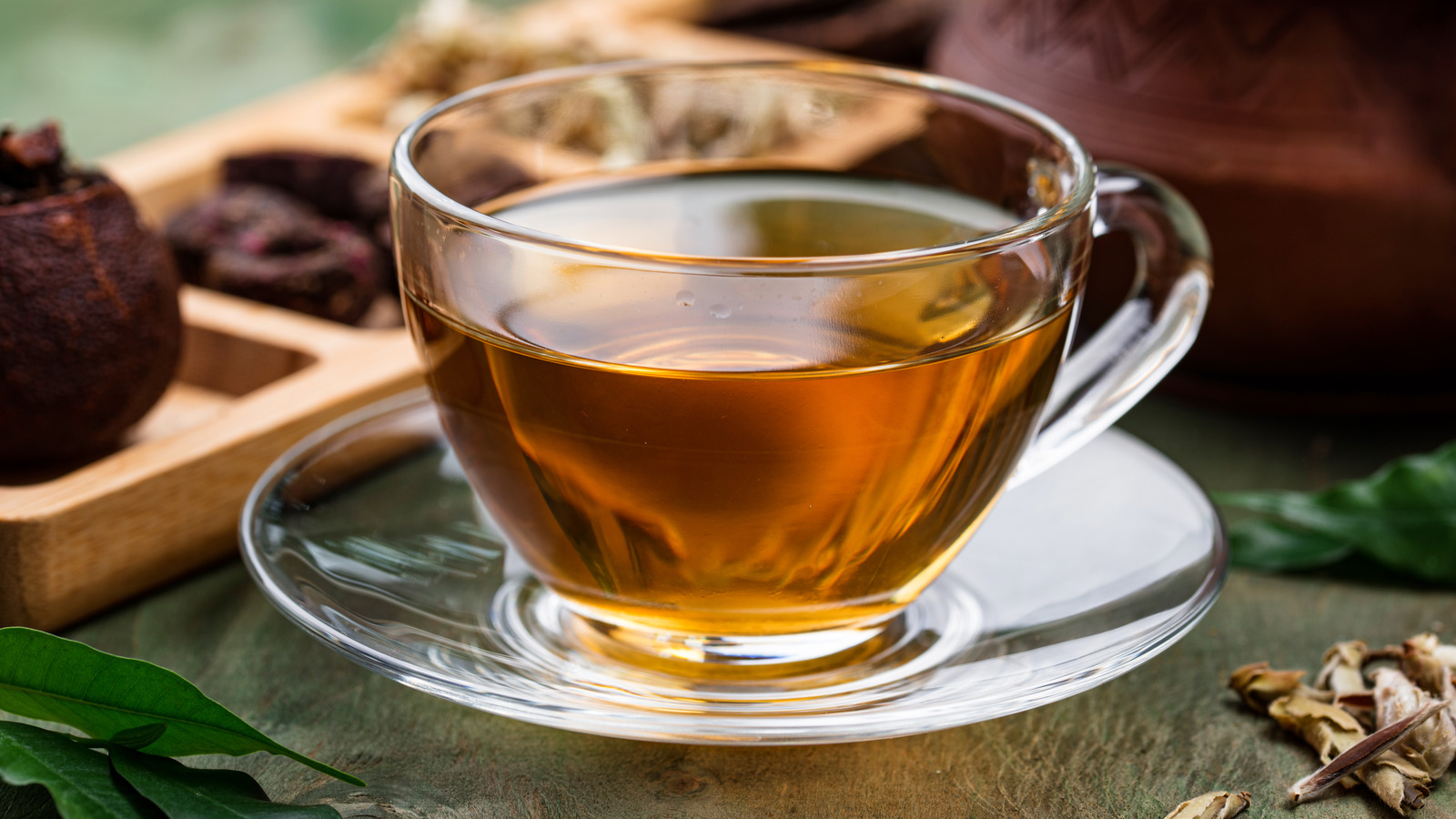 Sie können keine perfekte Tasse entkoffeinierten Tee genießen, ohne ihn vorher wegzuwerfen