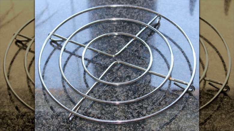 Round cooling rack