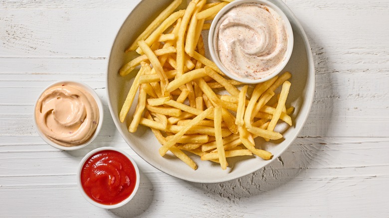 Fries with fry sauce