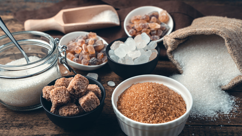 different types of sugar in bowls