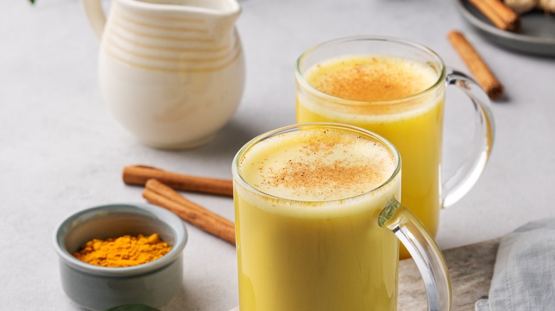 turmeric milk with detox ingredients