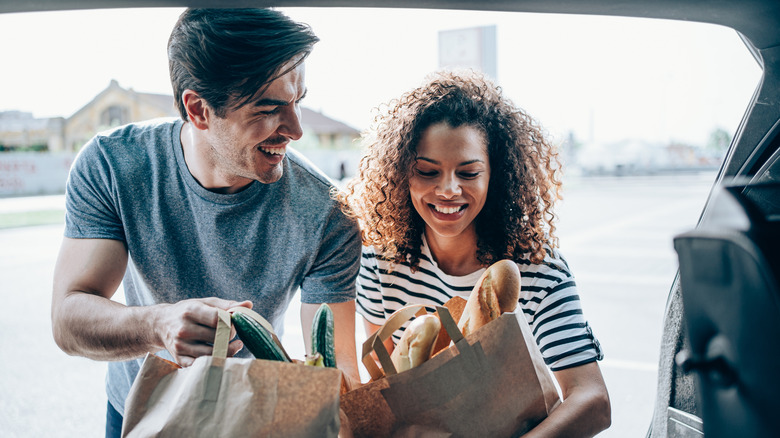 Couple grocery shopping 