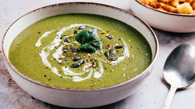 Green soup with cream