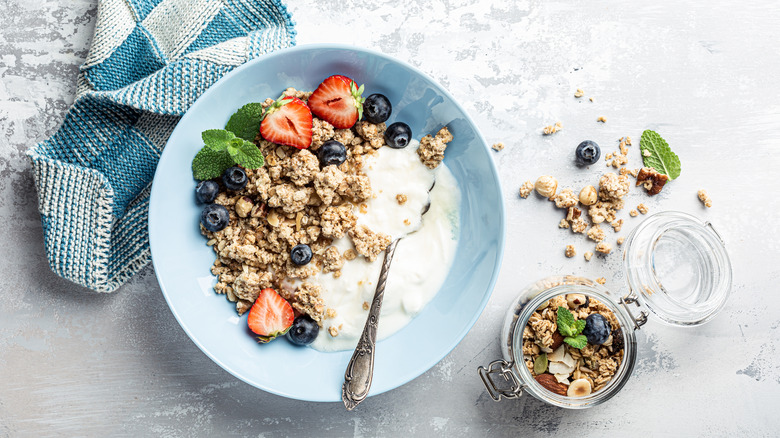 Yogurt with granola