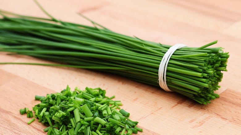 Bunch and sliced chives